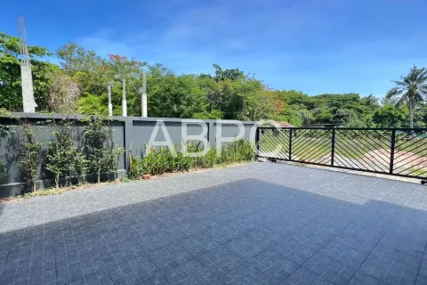Casa de 5 dormitorios en Pattaya, Tailandia № 212119 - foto 13