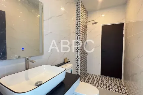 Casa de 5 dormitorios en Pattaya, Tailandia № 212119 - foto 4