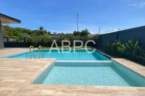 Casa de 5 dormitorios en Pattaya, Tailandia № 212119 - foto 3