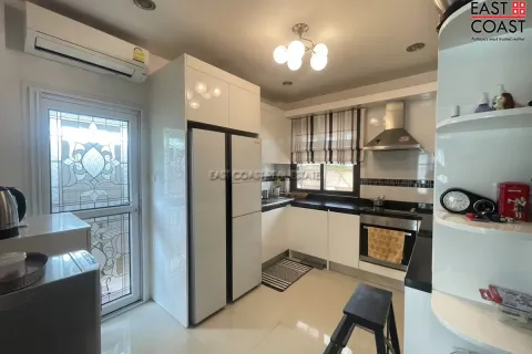 Casa de 3 dormitorios en Pattaya, Tailandia № 212308 - foto 4