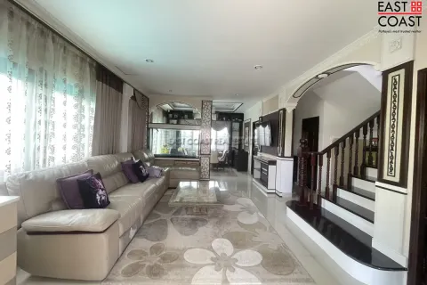Casa de 3 dormitorios en Pattaya, Tailandia № 212308 - foto 2