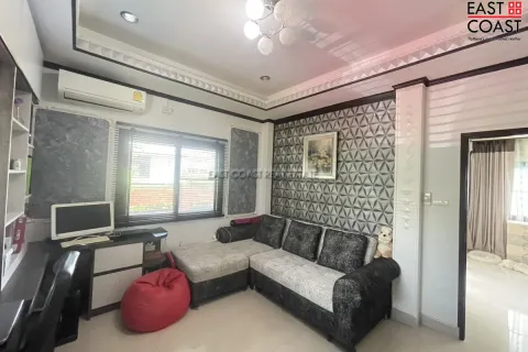 Casa de 3 dormitorios en Pattaya, Tailandia № 212308 - foto 11