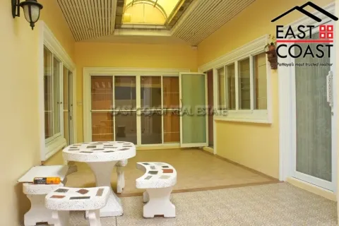 Casa de 3 dormitorios en Jomtien Beach, Pattaya, Tailandia № 212306 - foto 19