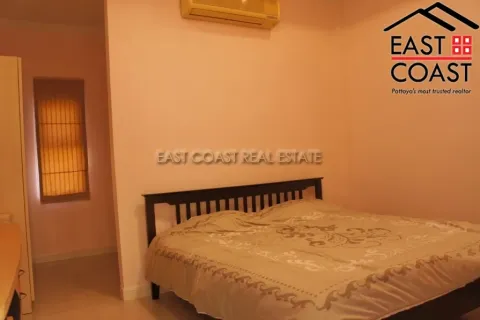 Casa de 3 dormitorios en Jomtien Beach, Pattaya, Tailandia № 212306 - foto 12