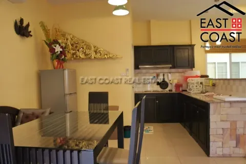 Casa de 3 dormitorios en Jomtien Beach, Pattaya, Tailandia № 212306 - foto 16