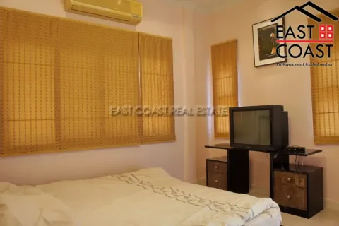 Casa de 3 dormitorios en Jomtien Beach, Pattaya, Tailandia № 212306 - foto 9