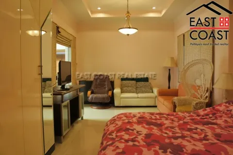 Casa de 3 dormitorios en Jomtien Beach, Pattaya, Tailandia № 212306 - foto 5