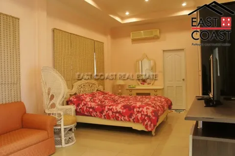 Casa de 3 dormitorios en Jomtien Beach, Pattaya, Tailandia № 212306 - foto 3