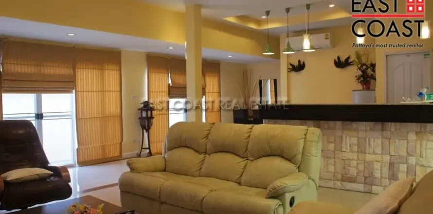 Casa de 3 dormitorios en Jomtien Beach, Pattaya, Tailandia № 212306