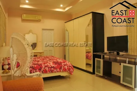Casa de 3 dormitorios en Jomtien Beach, Pattaya, Tailandia № 212306 - foto 4