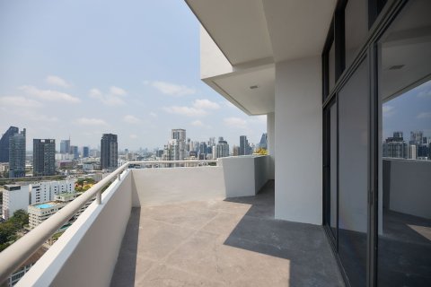 Condo in Watthana, Bangkok, Thailand, 4 bedrooms  № 158671 - photo 17