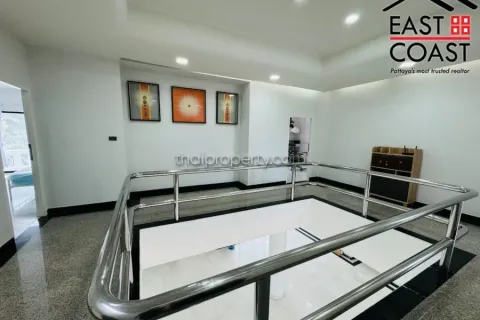 Casa de 8 dormitorios en Pattaya, Tailandia № 213403 - foto 5