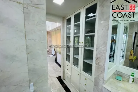 Casa de 8 dormitorios en Pattaya, Tailandia № 213403 - foto 7