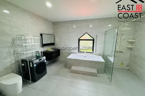 Casa de 8 dormitorios en Pattaya, Tailandia № 213403 - foto 11