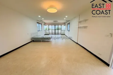 Casa de 8 dormitorios en Pattaya, Tailandia № 213403 - foto 6