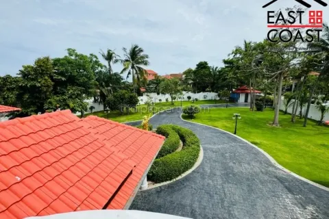 Casa de 8 dormitorios en Pattaya, Tailandia № 213404 - foto 3
