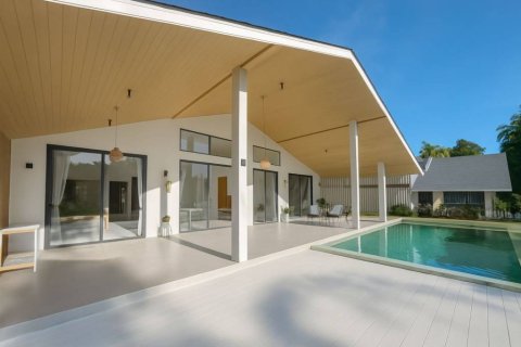 Villa in Surat Thani, Thailand 2 bedrooms № 154609 - photo 1