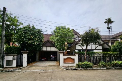Дом в Лат Пхрау, Бангкок, Таиланд с 5 спальнями  № 144825 - фото 1