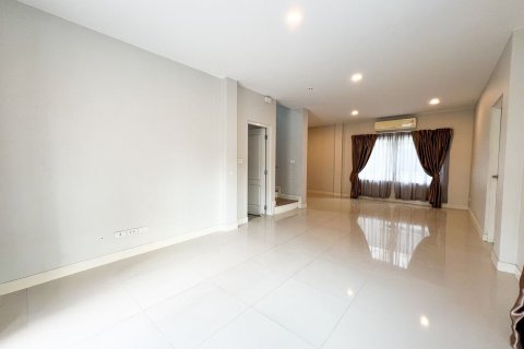 Дом в Самутпракане, Таиланд с 4 спальнями  № 167679 - фото 3