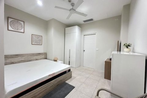 Condo in Phuket, Thailand, 3 bedrooms  № 173120 - photo 27