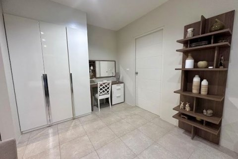 Condo in Phuket, Thailand, 3 bedrooms  № 173120 - photo 22
