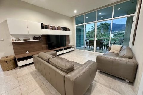 Condo in Phuket, Thailand, 3 bedrooms  № 173120 - photo 2