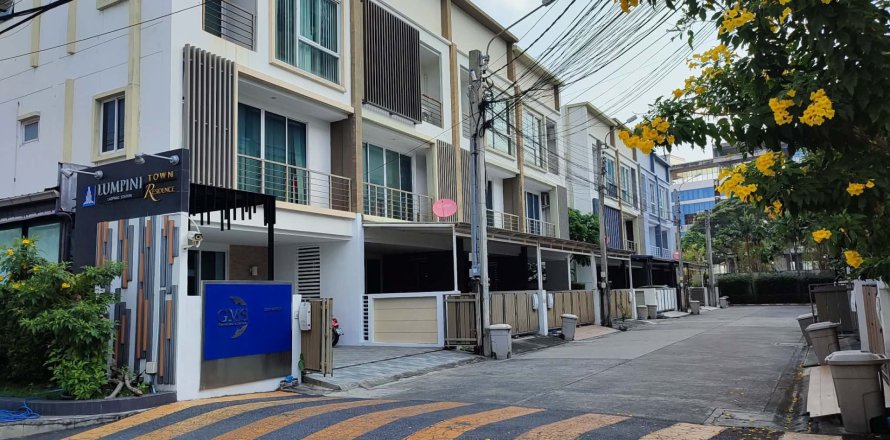 Townhouse in Chatuchak, Bangkok, Thailand 4 bedrooms № 163018