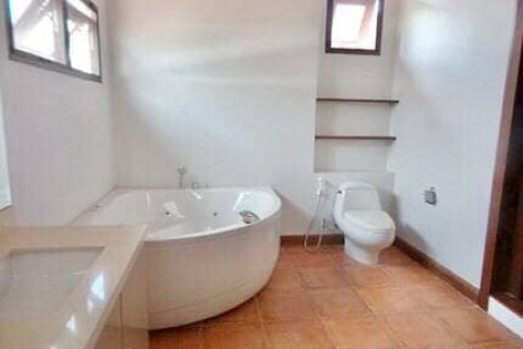House in Bangkok, Thailand 5 bedrooms № 157545 - photo 2