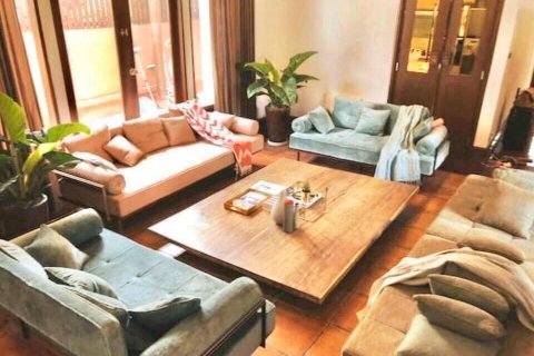 House in Bangkok, Thailand 5 bedrooms № 157545