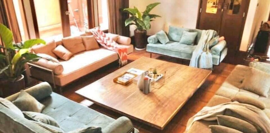 House in Bangkok, Thailand 5 bedrooms № 157545