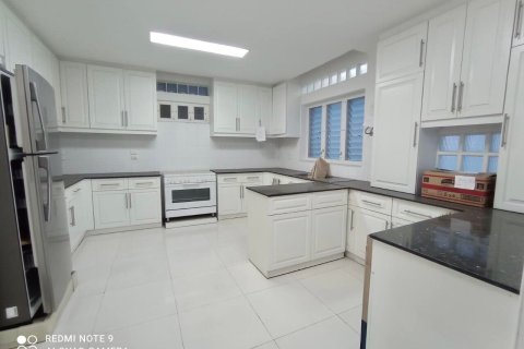 House in Bangkok, Thailand 5 bedrooms № 157540 - photo 17