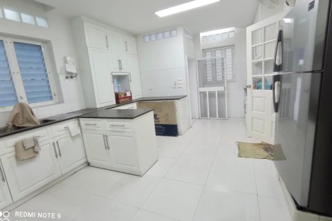 House in Bangkok, Thailand 5 bedrooms № 157540 - photo 16