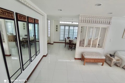 House in Bangkok, Thailand 5 bedrooms № 157540 - photo 19