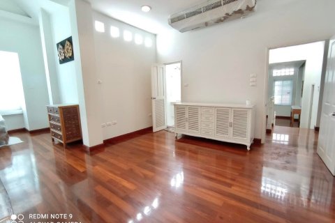 House in Bangkok, Thailand 5 bedrooms № 157540 - photo 10
