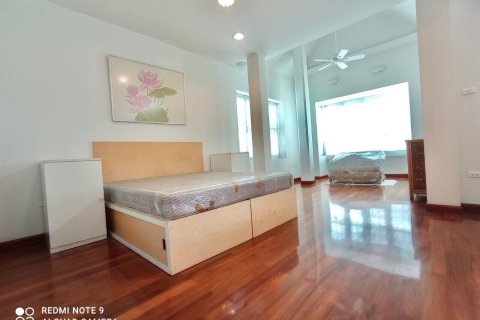 House in Bangkok, Thailand 5 bedrooms № 157540 - photo 11