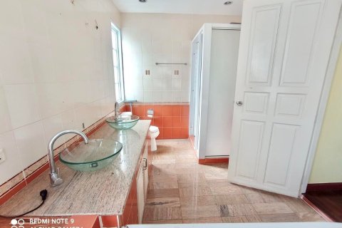 House in Bangkok, Thailand 5 bedrooms № 157543 - photo 10