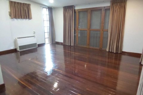 House in Bangkok, Thailand 4 bedrooms № 157541 - photo 8