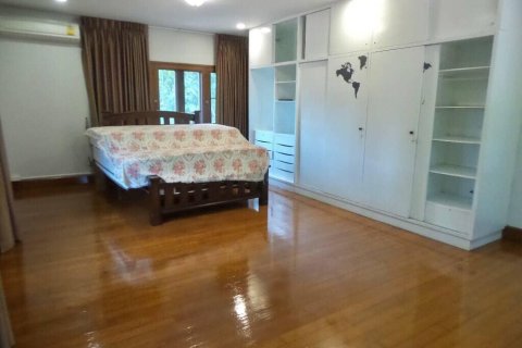 House in Bangkok, Thailand 4 bedrooms № 157541 - photo 4