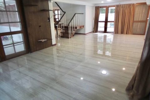 House in Bangkok, Thailand 4 bedrooms № 157541
