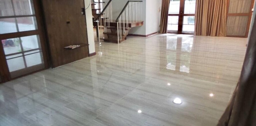 House in Bangkok, Thailand 4 bedrooms № 157541