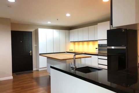 Condo in Huai Khwang, Bangkok, Thailand, 2 bedrooms  № 164145 - photo 3