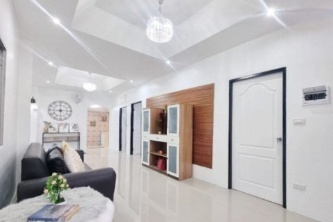 House in Pattaya, Thailand 3 bedrooms № 145586 - photo 3