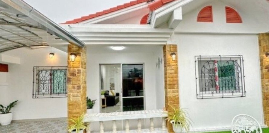 House in Pattaya, Thailand 3 bedrooms № 145586