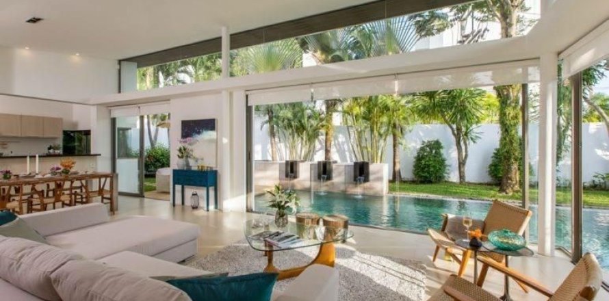 Villa in Phuket, Thailand 3 bedrooms № 167514