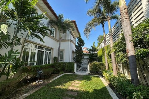 Дом в Буенг Куме, Бангкок, Таиланд с 5 спальнями  № 151525 - фото 3