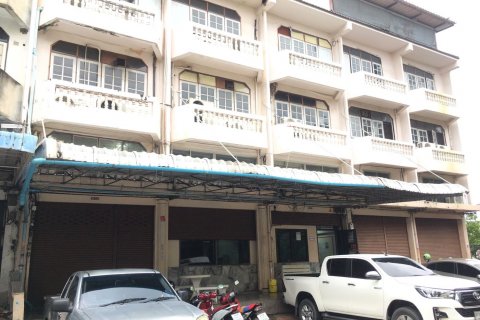 Duplex in Nong Khaem, Bangkok, Thailand 5 bedrooms № 141855 - photo 1