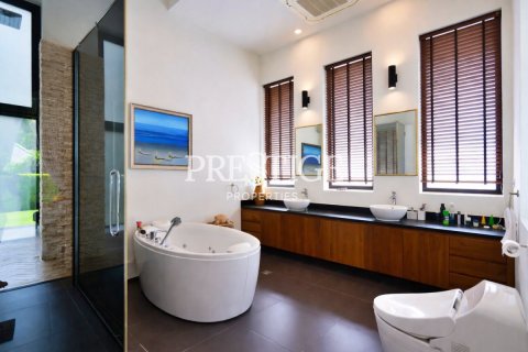 Casa de 3 dormitorios en Pattaya, Tailandia № 209917 - foto 15