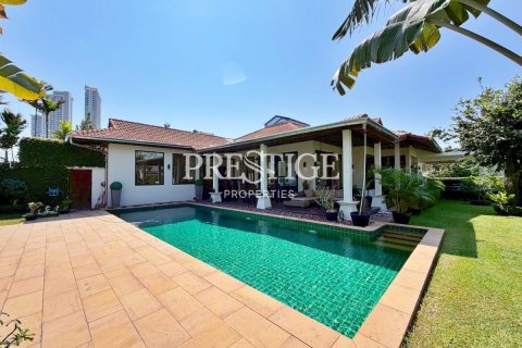 Casa de 3 dormitorios en Pattaya, Tailandia № 209917 - foto 2