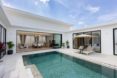Villa in Phuket, Thailand 5 bedrooms № 140173 - photo 1