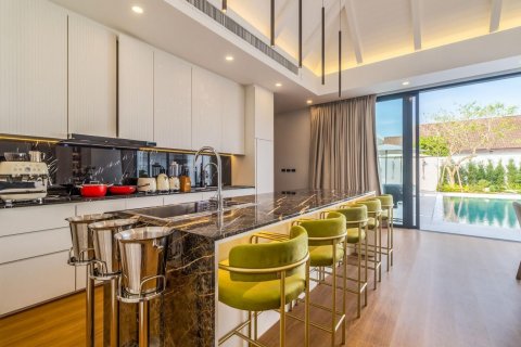 Villa in Phuket, Thailand 5 bedrooms № 140173 - photo 13
